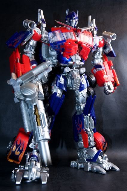 Transformers Asia APS-01 Striker Optimus Prime In-hand Images